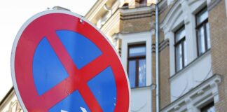 W jakiej odległości od okien można parkować samochód?