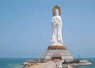 Jak zdjąć cokół dolny?