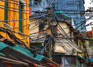 Co może powodować zwarcie? Co może powodować zwarcie?