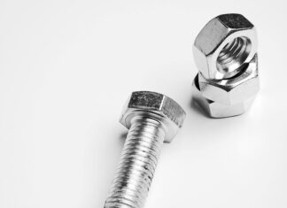 Ile potrzeba pianki do montażu drzwi?